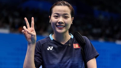 Tay vợt Nguyễn Thuỳ Linh hạ cựu vô địch thế giới